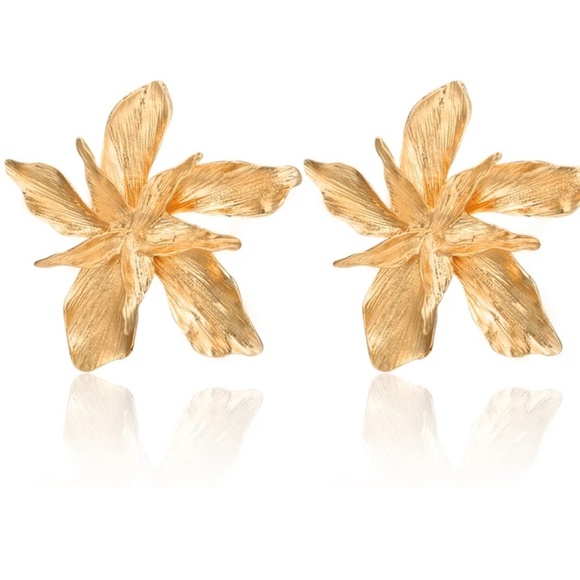 🔥🌹Gold flower drop earrings. - Picture 3 of 5